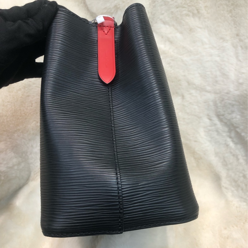 LV 黑色EPI Noé Noé 銀扣水桶 XB990-3