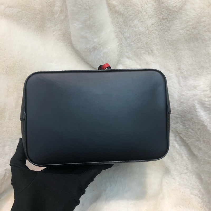 LV 黑色EPI Noé Noé 銀扣水桶 XB990-4