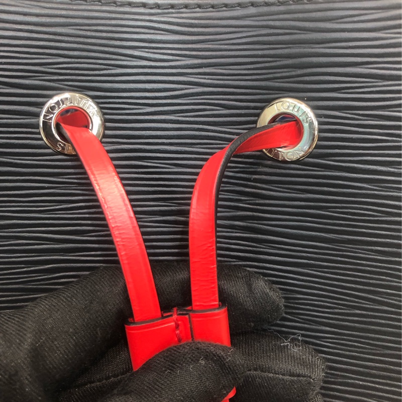 LV 黑色EPI Noé Noé 銀扣水桶 XB990-5