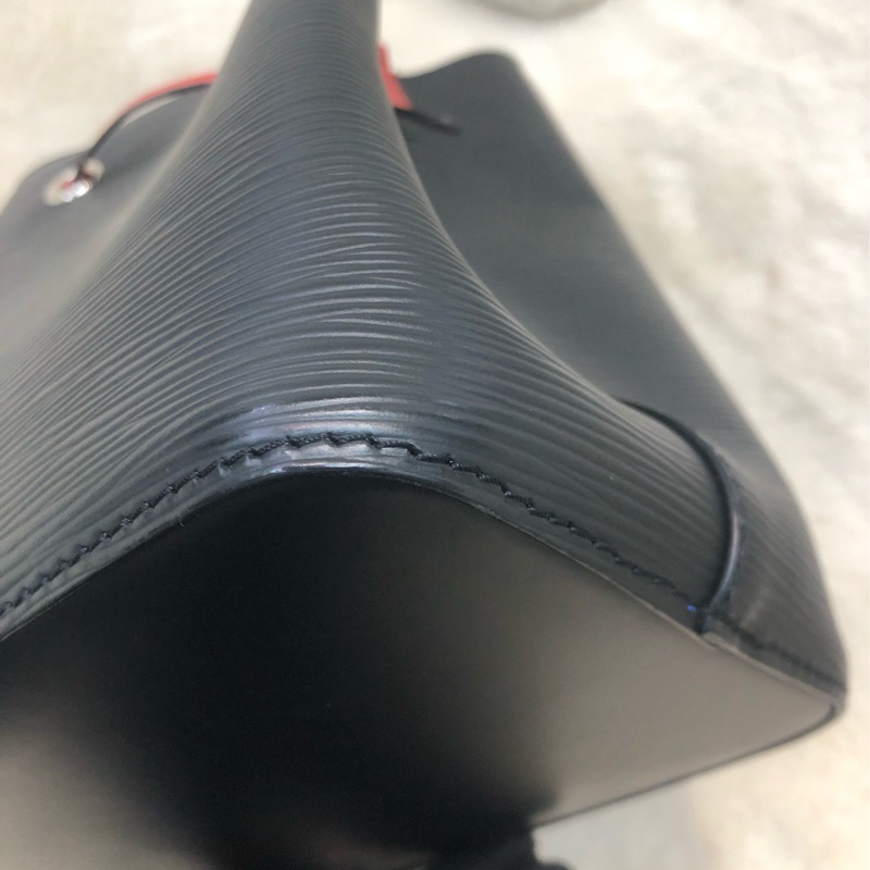 LV 黑色EPI Noé Noé 銀扣水桶 XB990-11
