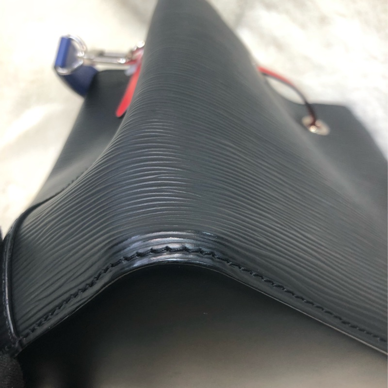LV 黑色EPI Noé Noé 銀扣水桶 XB990-12