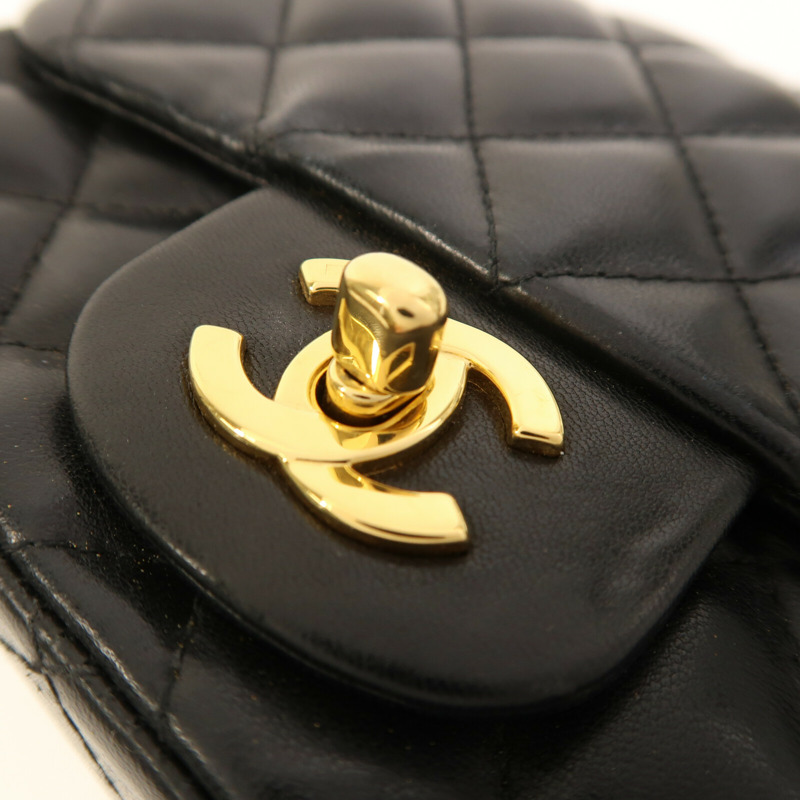 CHANEL 羊皮皮革Mini Classic 17金扣鏈帶肩背袋-9