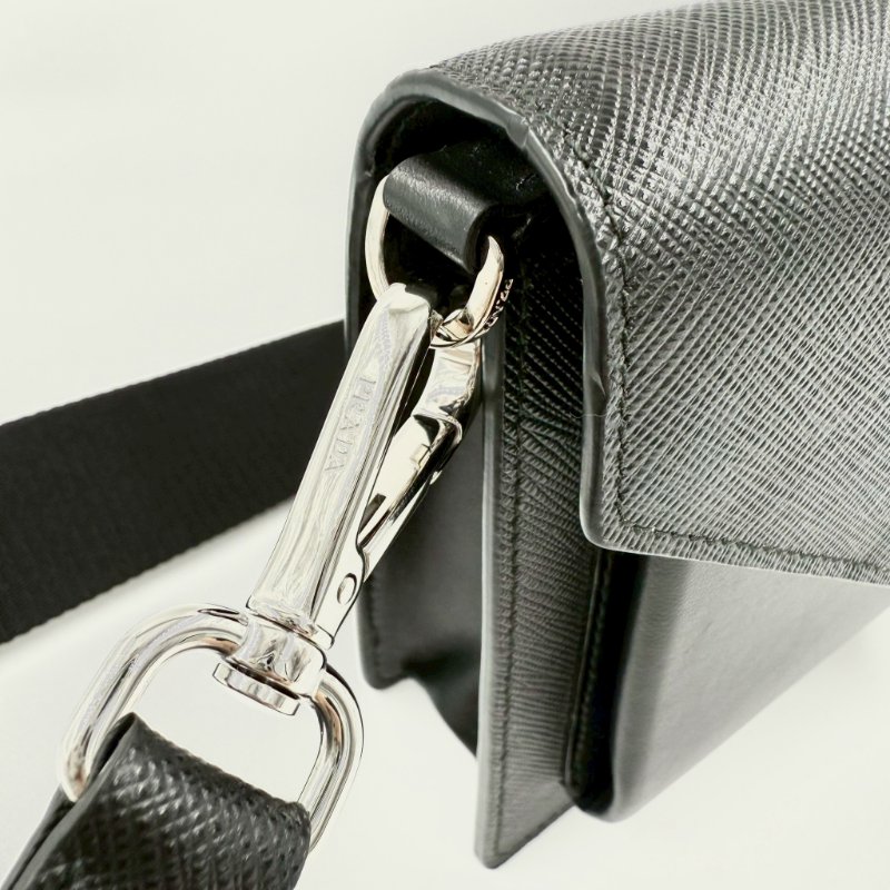 PRADA黑色牛皮銀釦信封下蓋斜背包1BP020-14