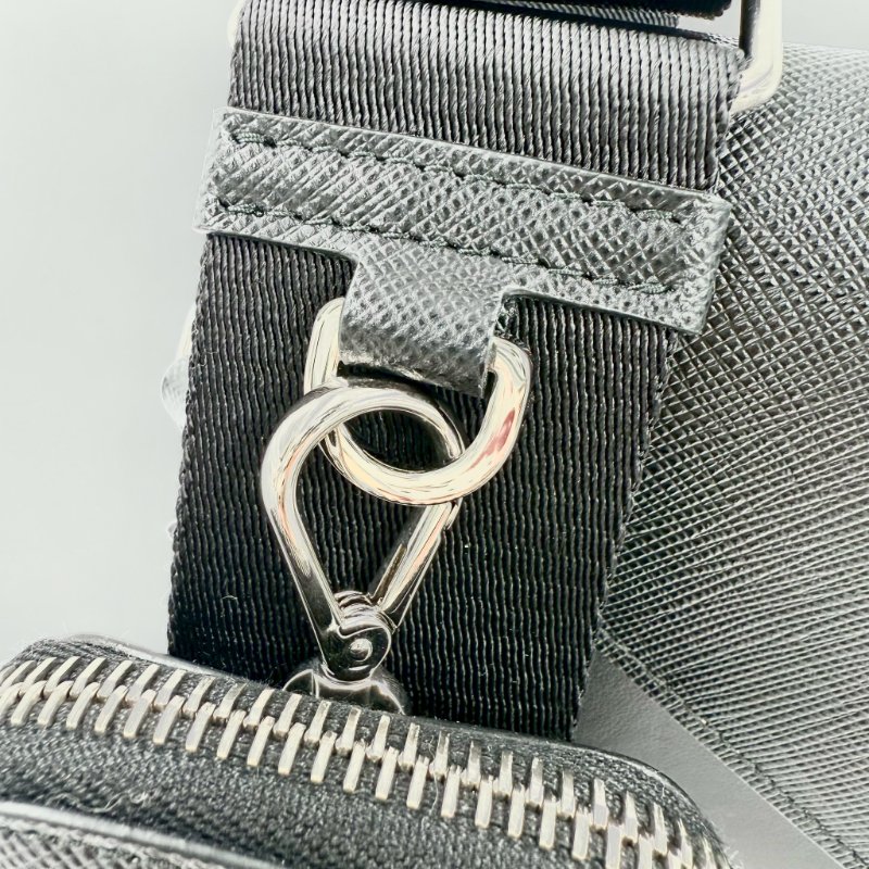 PRADA黑色牛皮銀釦信封下蓋斜背包1BP020-15