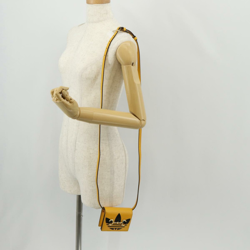 【日本直送】GUCCI 肩挎皮夾包 皮革 黃金色 702248 正品 156147M-23