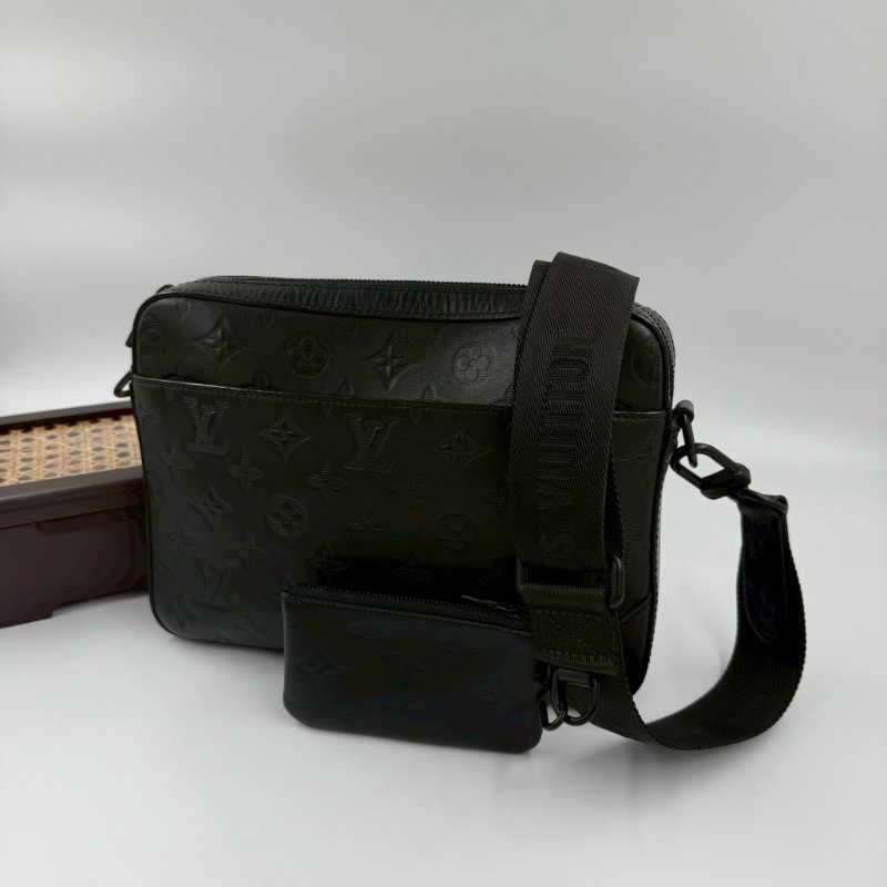 LV黑色壓紋牛皮duo二合一郵差包M69827-1