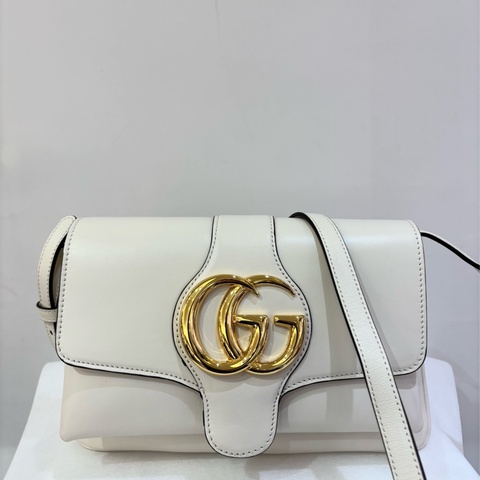 GUCCI白牛皮Marmont掀蓋式斜背包