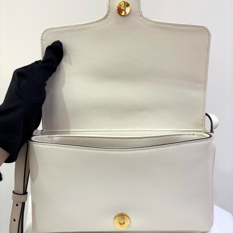 GUCCI白牛皮Marmont掀蓋式斜背包-6