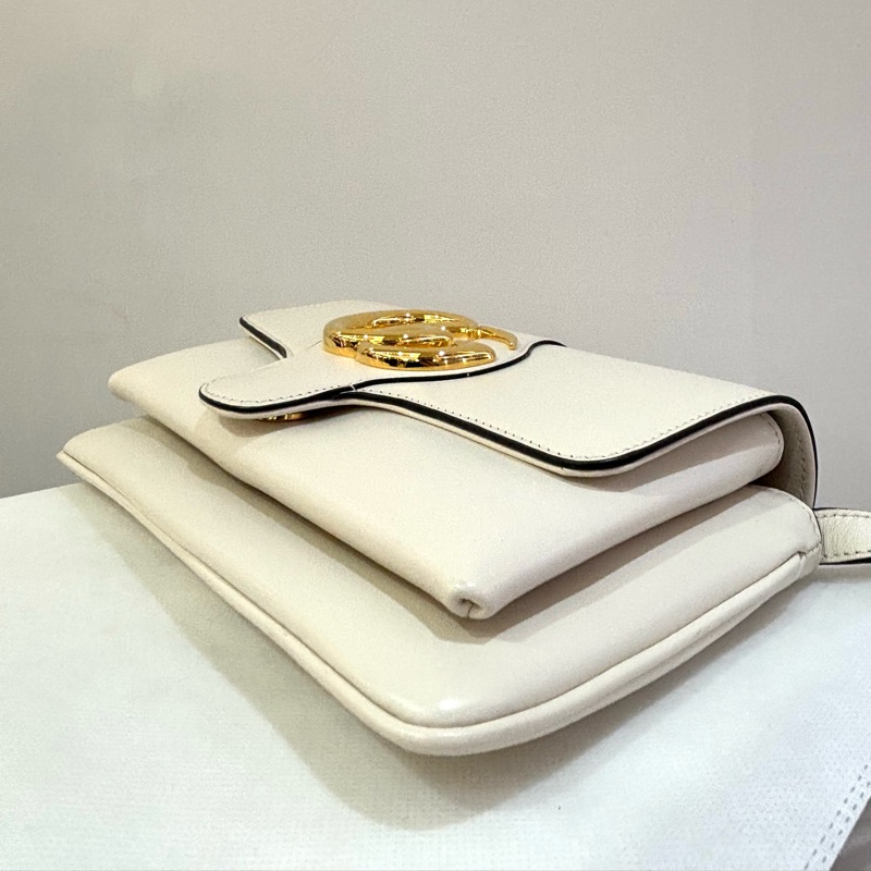 GUCCI白牛皮Marmont掀蓋式斜背包-9