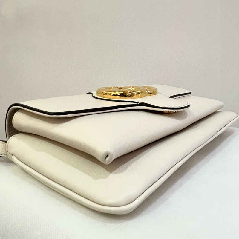 GUCCI白牛皮Marmont掀蓋式斜背包-10