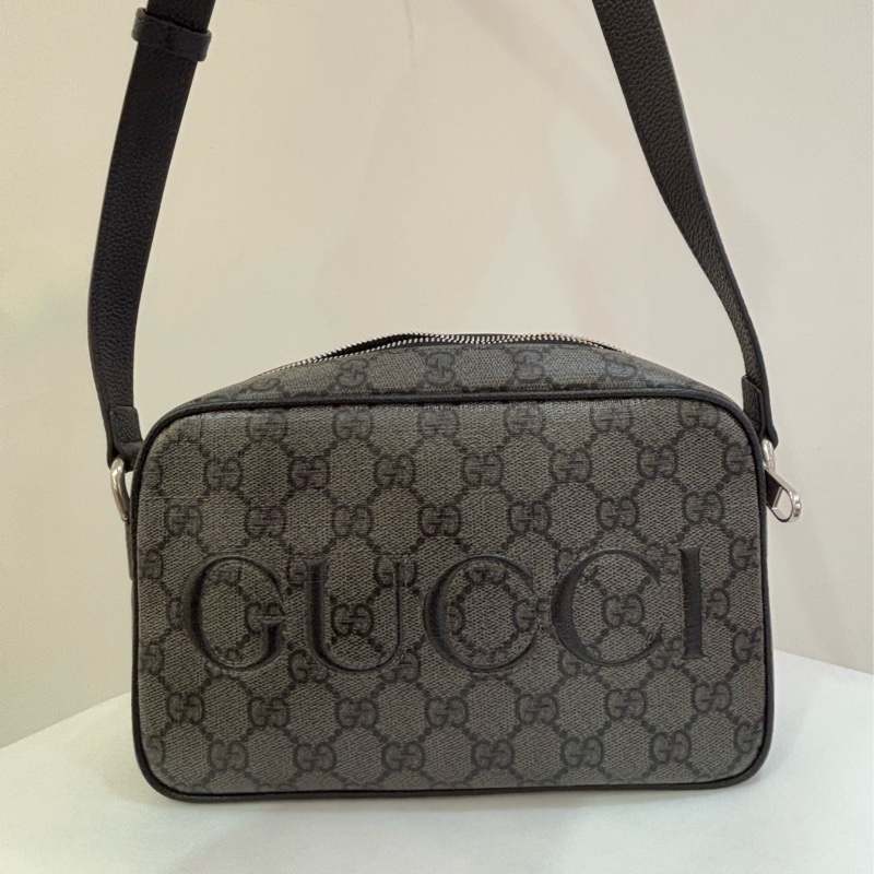 GUCCI黑灰PVC拉鏈側背包-1