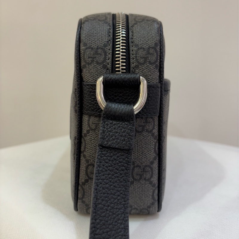 GUCCI黑灰PVC拉鏈側背包-4