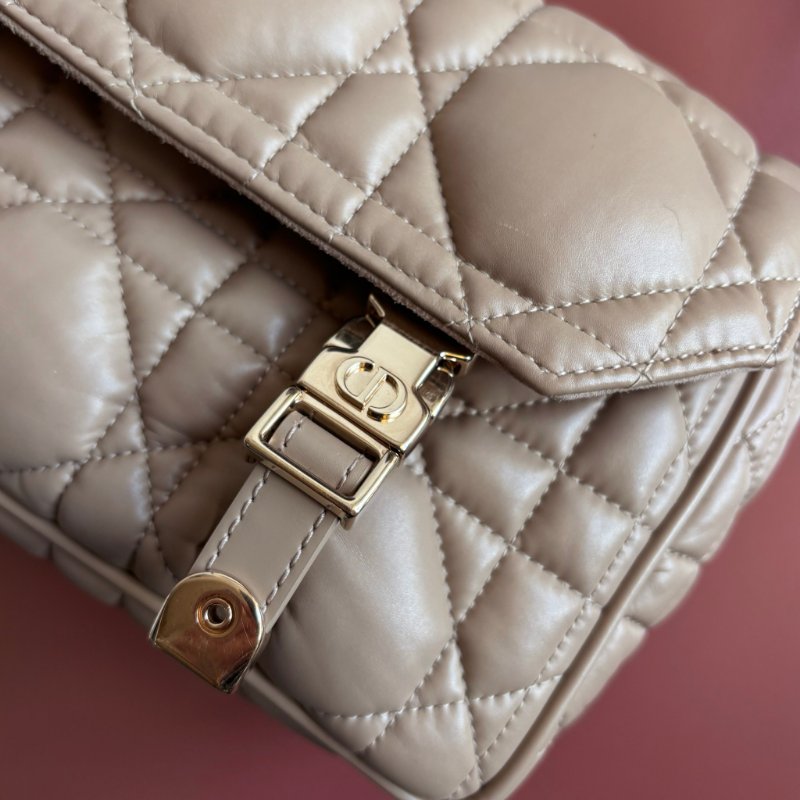 ::CHRISTIAN DIOR:: DiorCamp 奶茶色皮革黛妃雙釦掀蓋橫式郵差包-1