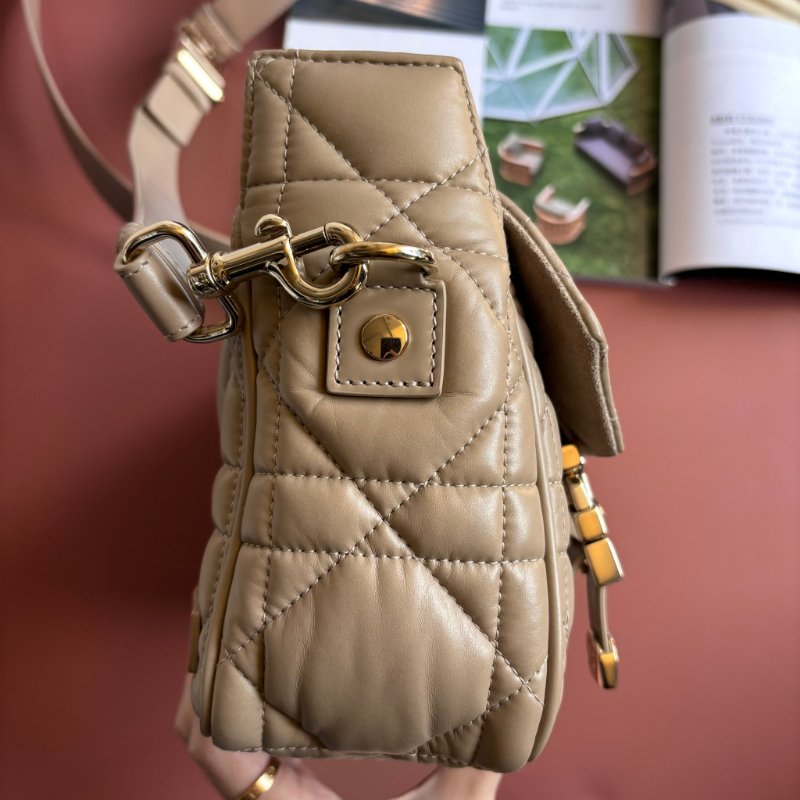 ::CHRISTIAN DIOR:: DiorCamp 奶茶色皮革黛妃雙釦掀蓋橫式郵差包-8