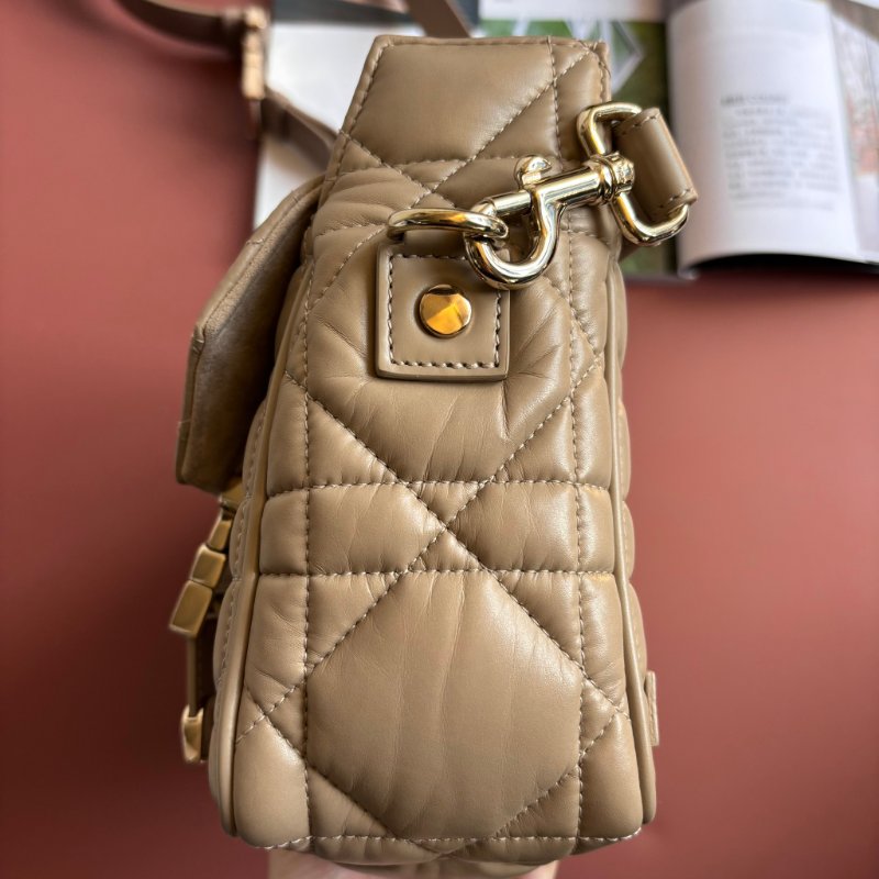 ::CHRISTIAN DIOR:: DiorCamp 奶茶色皮革黛妃雙釦掀蓋橫式郵差包-9