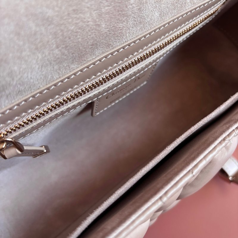 ::CHRISTIAN DIOR:: DiorCamp 奶茶色皮革黛妃雙釦掀蓋橫式郵差包-15