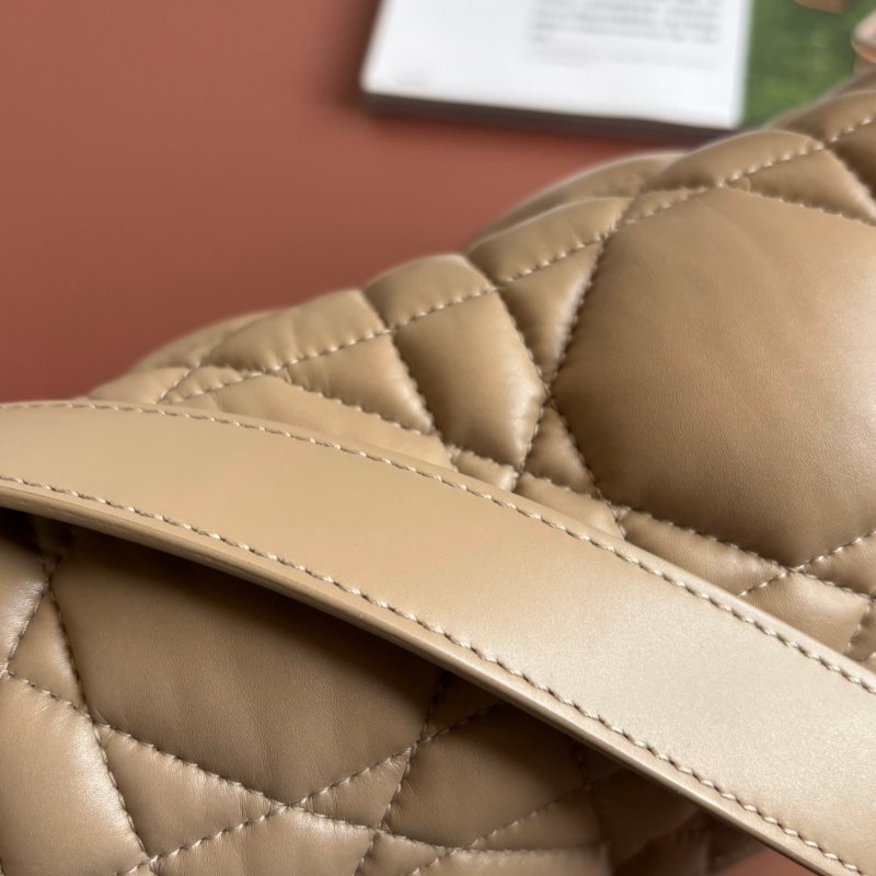 ::CHRISTIAN DIOR:: DiorCamp 奶茶色皮革黛妃雙釦掀蓋橫式郵差包-27