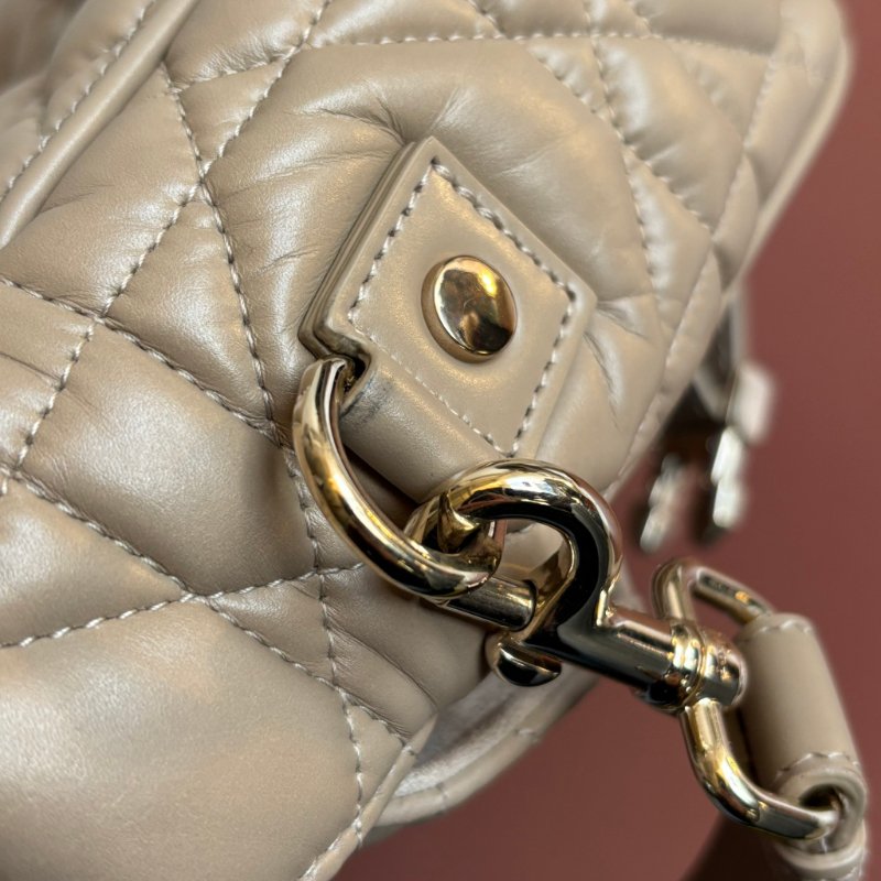 ::CHRISTIAN DIOR:: DiorCamp 奶茶色皮革黛妃雙釦掀蓋橫式郵差包-31