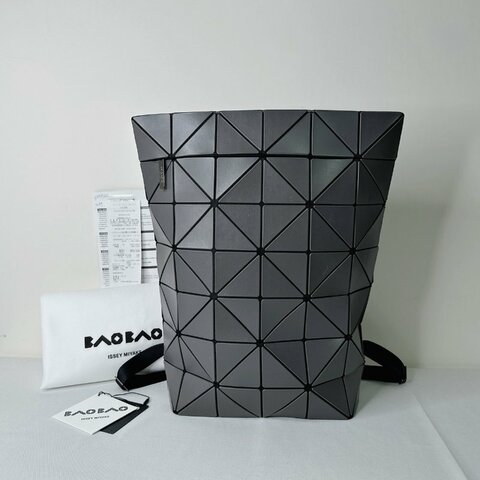 BAOBAO 三宅一生BLOCKY霧面炭灰後背包