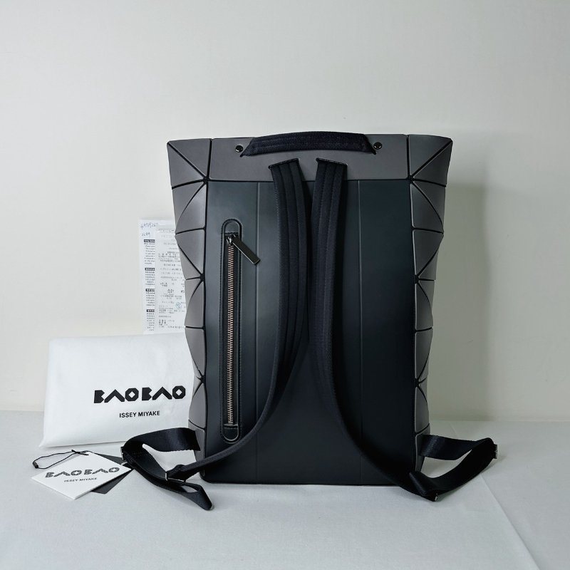 BAOBAO 三宅一生BLOCKY霧面炭灰後背包-1
