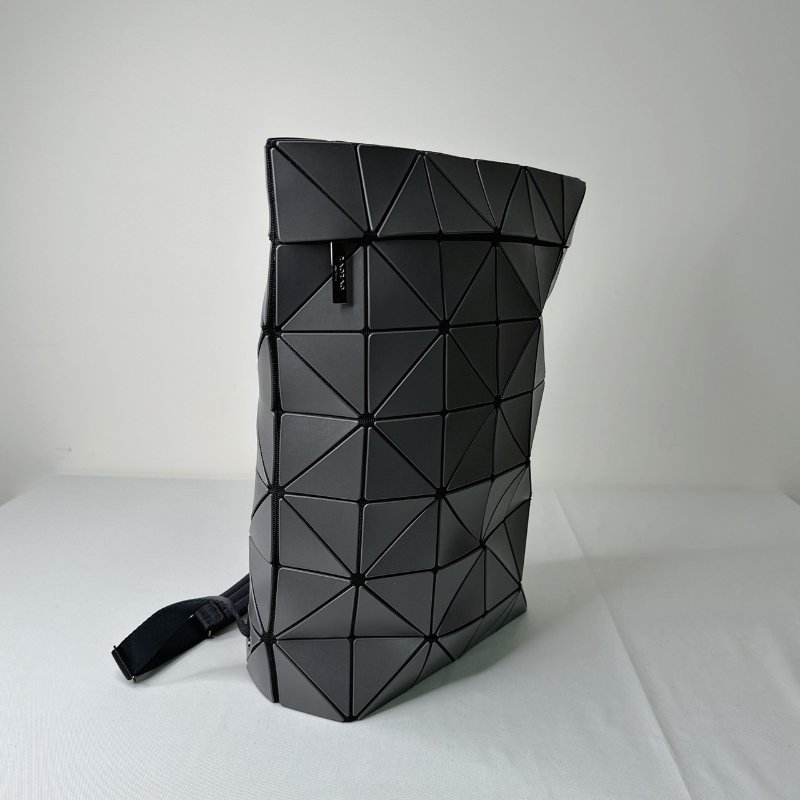 BAOBAO 三宅一生BLOCKY霧面炭灰後背包-3
