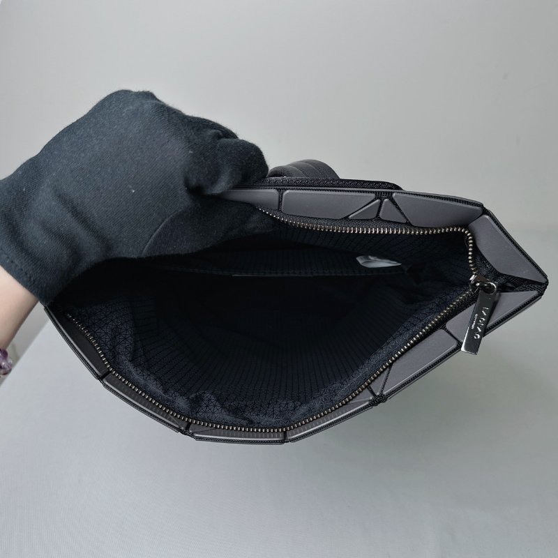 BAOBAO 三宅一生BLOCKY霧面炭灰後背包-6