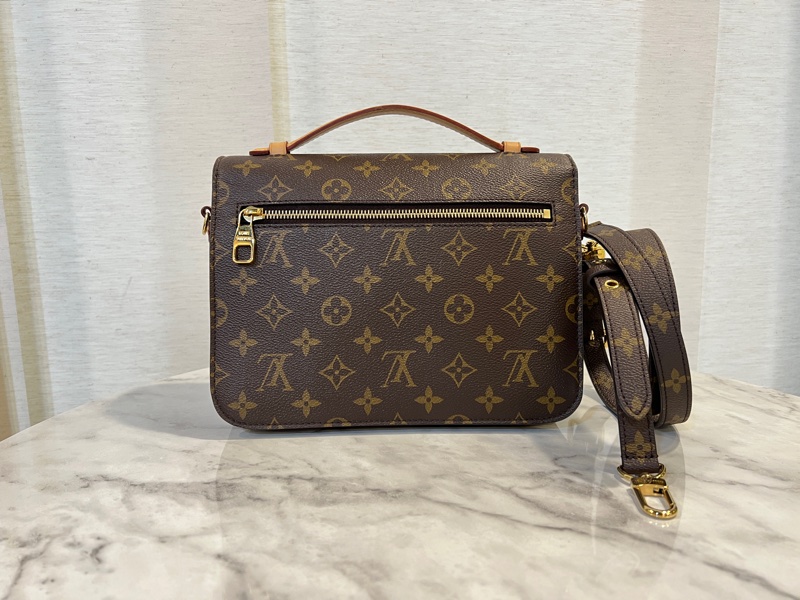 LV原花金釦Pochette Metis手提斜背郵差包-1