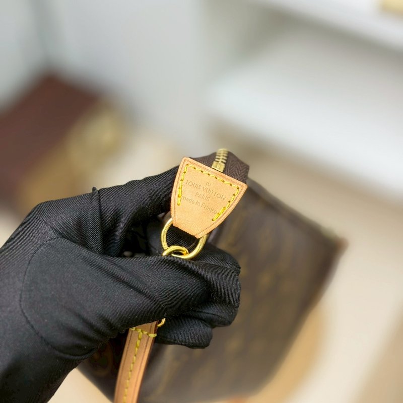 (贈送長金鍊✨可斜背)🏷LV 路易威登.大麻將 M40712-11