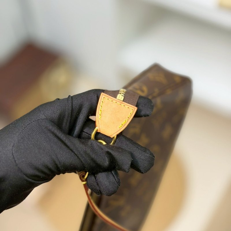 (贈送長金鍊✨可斜背)🏷LV 路易威登.大麻將 M40712-12