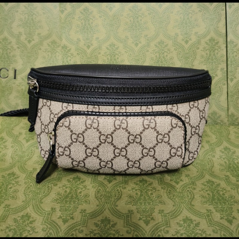 GUCCI 古馳 GUCCI經典LOGO拉鍊印花PVC胸腰包(黑x烏木色)-0