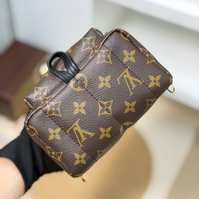 (近全新、送禮等級🤍)🏷LV 路易威登．Mini小書包 新款拉鍊 芯片款 M44873-8