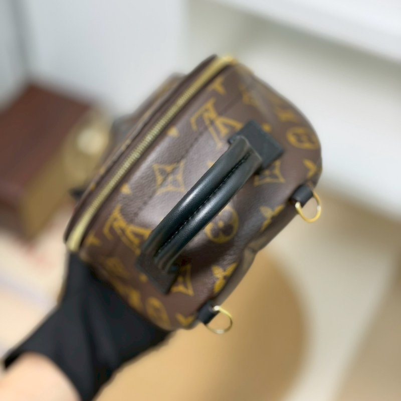 (近全新、送禮等級🤍)🏷LV 路易威登．Mini小書包 新款拉鍊 芯片款 M44873-9