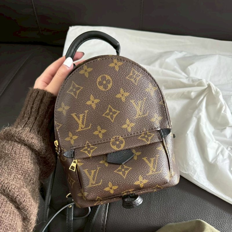 (近全新、送禮等級🤍)🏷LV 路易威登．Mini小書包 新款拉鍊 芯片款 M44873-17