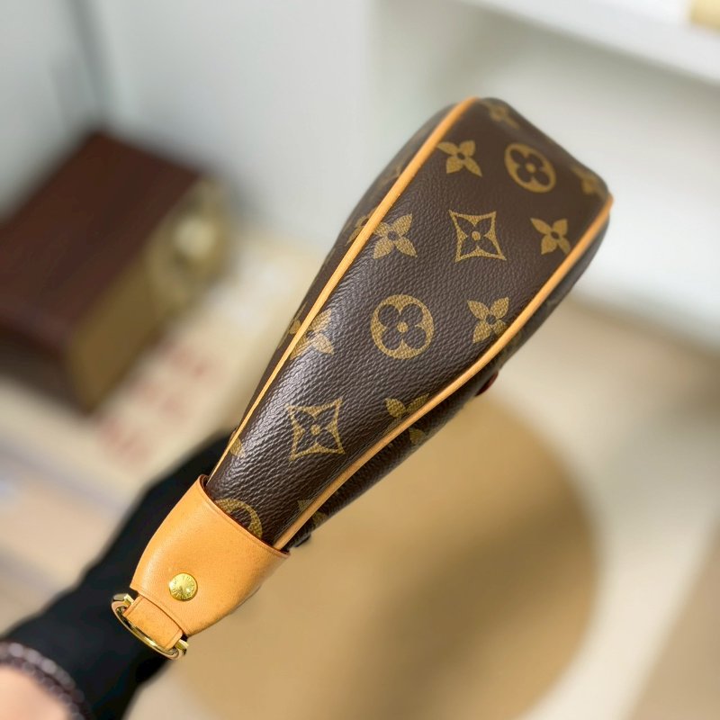 🏷LV 路易威登.Loop 月亮包/碗豆包 芯片款 M81098-3