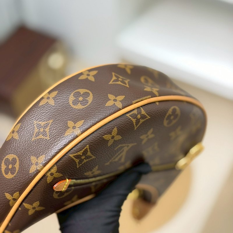 🏷LV 路易威登.Loop 月亮包/碗豆包 芯片款 M81098-4