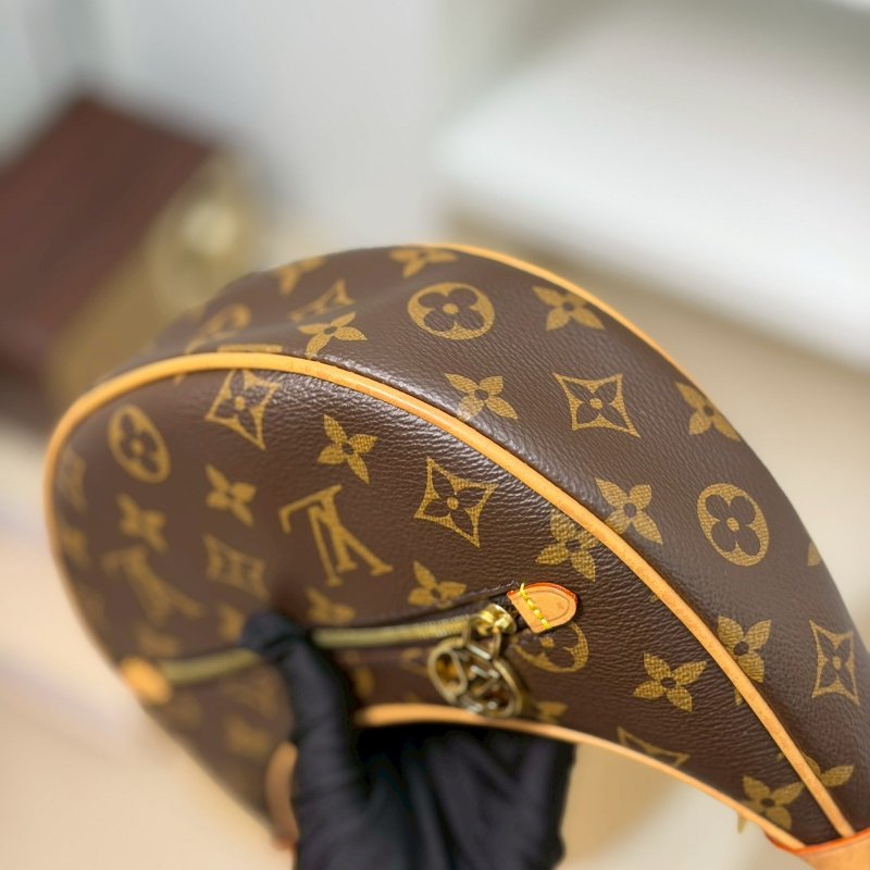 🏷LV 路易威登.Loop 月亮包/碗豆包 芯片款 M81098-5