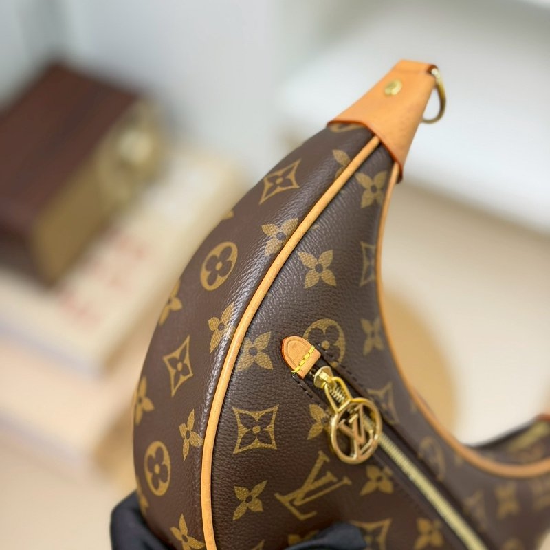 🏷LV 路易威登.Loop 月亮包/碗豆包 芯片款 M81098-8