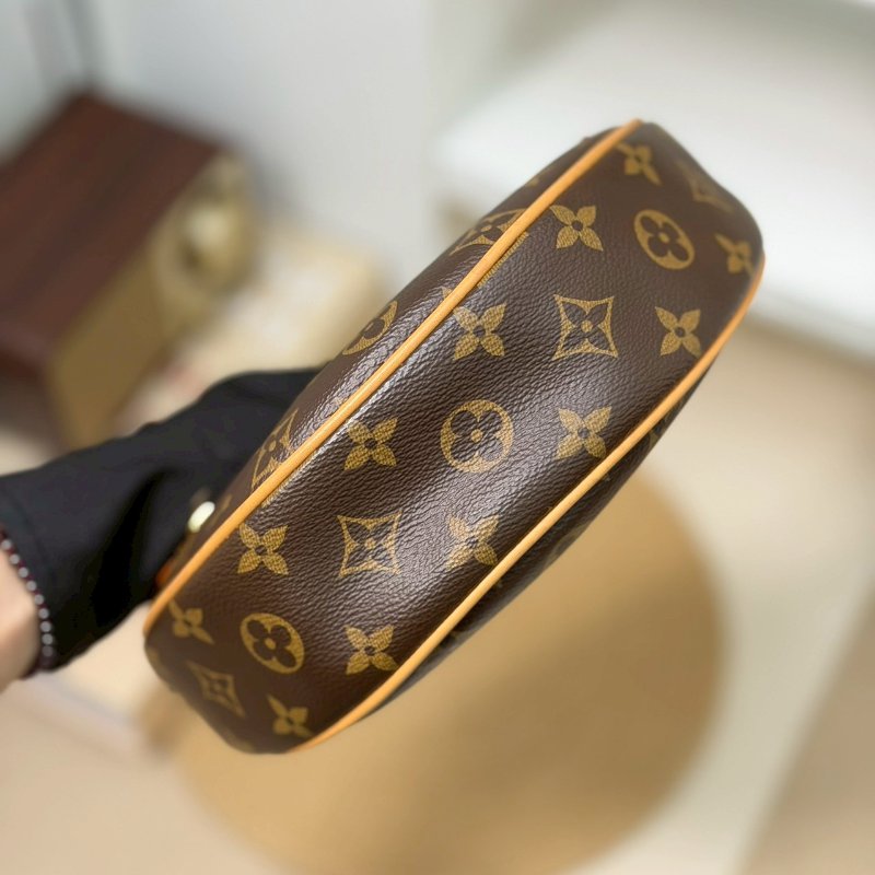 🏷LV 路易威登.Loop 月亮包/碗豆包 芯片款 M81098-12
