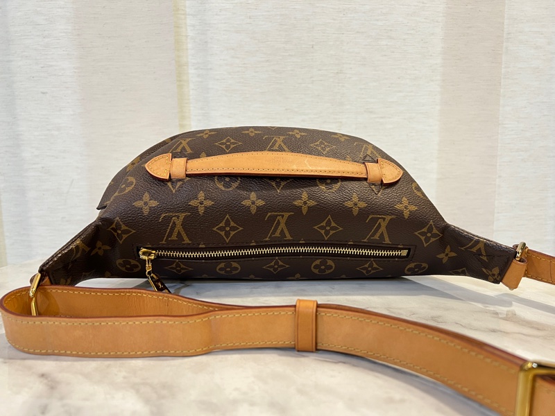 LV 原花金釦Bumbag胸口腰包M43644-3
