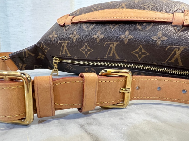 LV 原花金釦Bumbag胸口腰包M43644-7