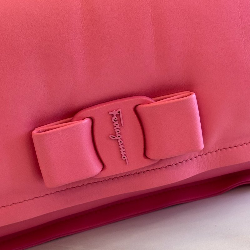 *SHIHNA名牌精品* Salvatore Ferragamo VIVA蝴蝶結小牛皮 粉色肩背包-1
