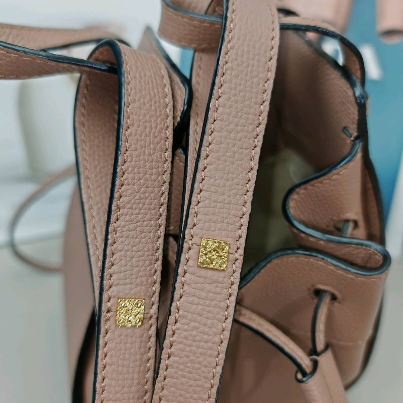 LOEWE Hammock 吊床包 深豆沙色壓紋LOGO 牛皮 mini-2