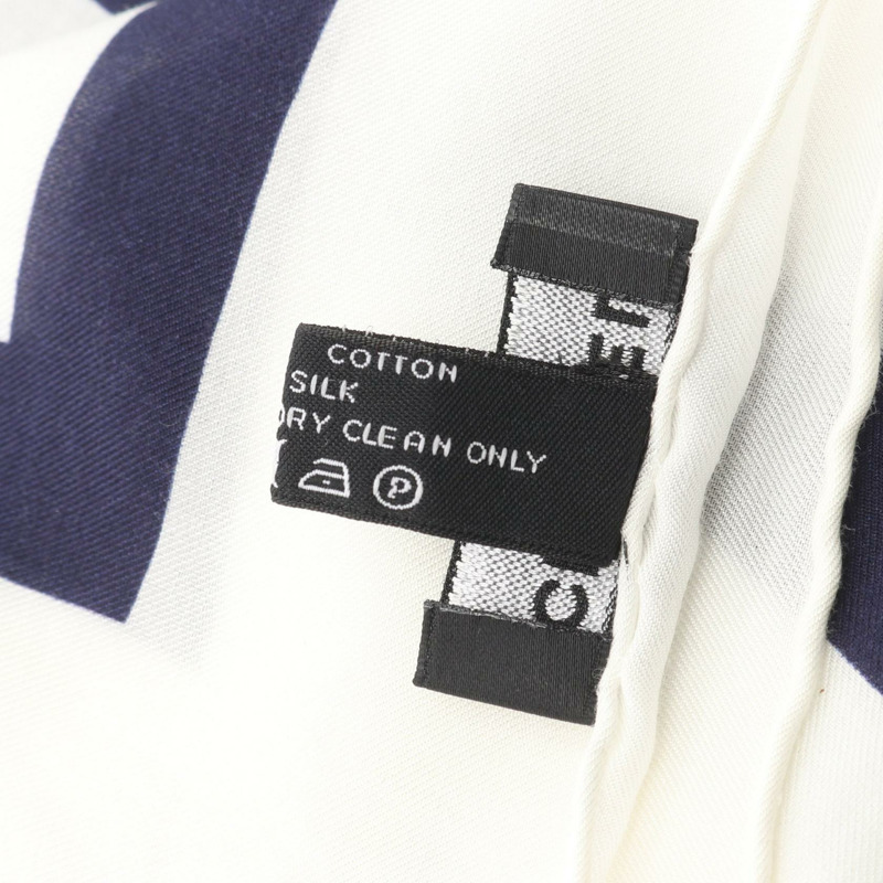 香奈兒 COCO 標誌披肩圍巾，絲棉混紡，白色、海軍藍、多色，二手-4