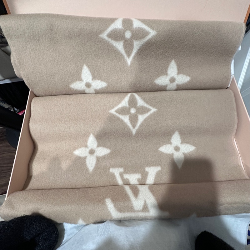 Louis Vuitton Reykjavik雙面圍巾 奶茶色羊毛雙面圍巾-2