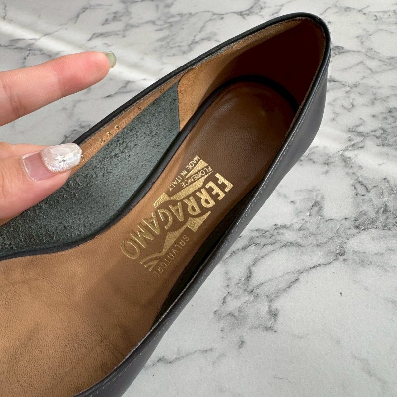 Salvatore Ferragamo 深灰色蝴蝶結平底鞋-16