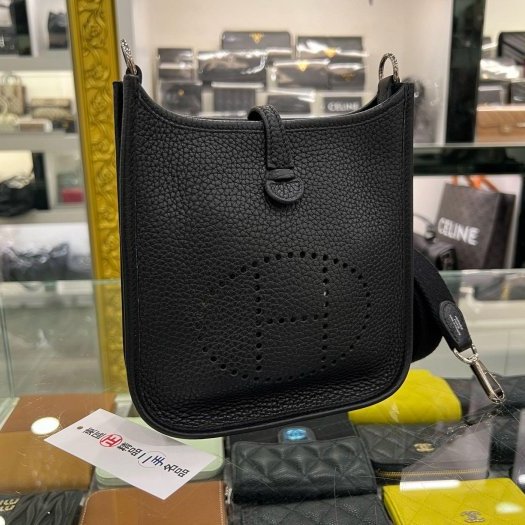 東區正精品㊣HERMES MINI EVELYNE 16cm 愛馬仕黑色全皮H 洞洞銀釦迷你斜背包 D刻 RZ6140-1