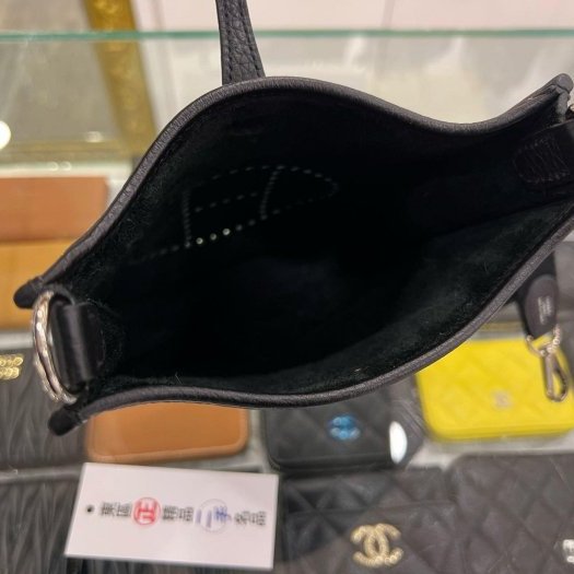 東區正精品㊣HERMES MINI EVELYNE 16cm 愛馬仕黑色全皮H 洞洞銀釦迷你斜背包 D刻 RZ6140-3