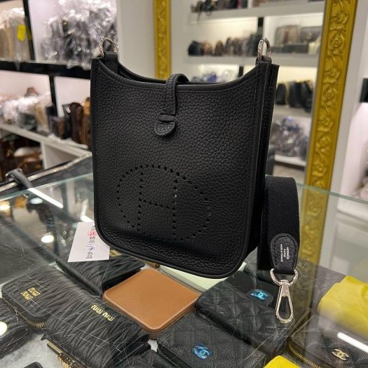 東區正精品㊣HERMES MINI EVELYNE 16cm 愛馬仕黑色全皮H 洞洞銀釦迷你斜背包 D刻 RZ6140-4