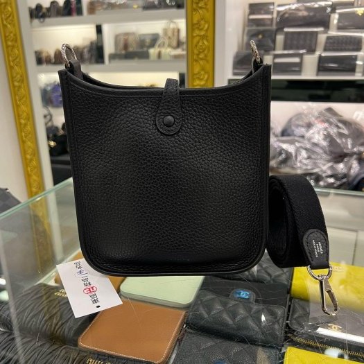 東區正精品㊣HERMES MINI EVELYNE 16cm 愛馬仕黑色全皮H 洞洞銀釦迷你斜背包 D刻 RZ6140-5