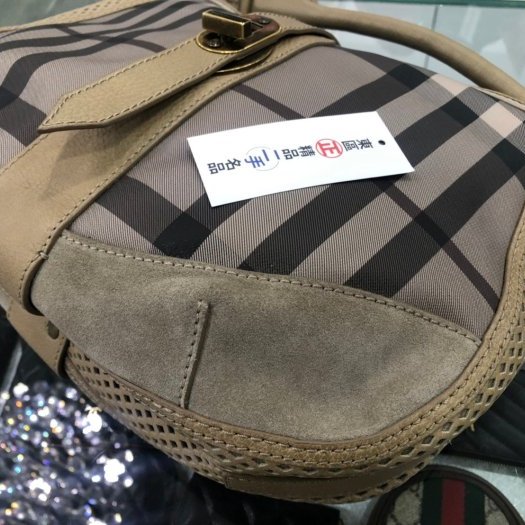 東區正精品㊣ Burberry 灰色皮革經典格紋肩背包手提包 RZ1552-3